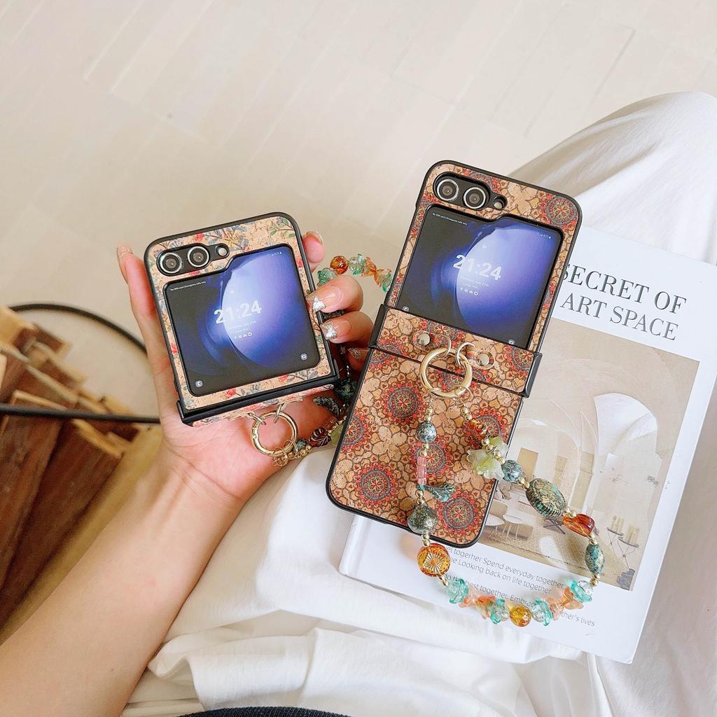 PU Leather Retro floral prints Cover with Glitter Bead Wrist Chain Strap Bracelet For Samsung Galaxy Z Flip 6 5 4 3 Phone Case