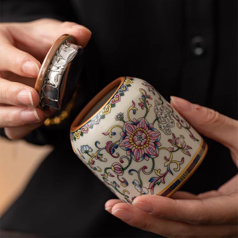 European Style Ceramic Tea Leaf Jar Small Portable Sealed Box Exquisite Ceramic Candy Nut Coffee Bean Storage Jar Home Ornament