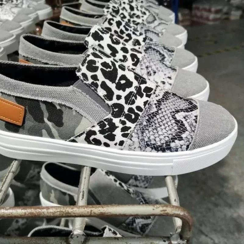 2024 Women's Shoes Pop Women's Shoes Snake Pattern Stitching Trend Flat Canvas Shoes Women