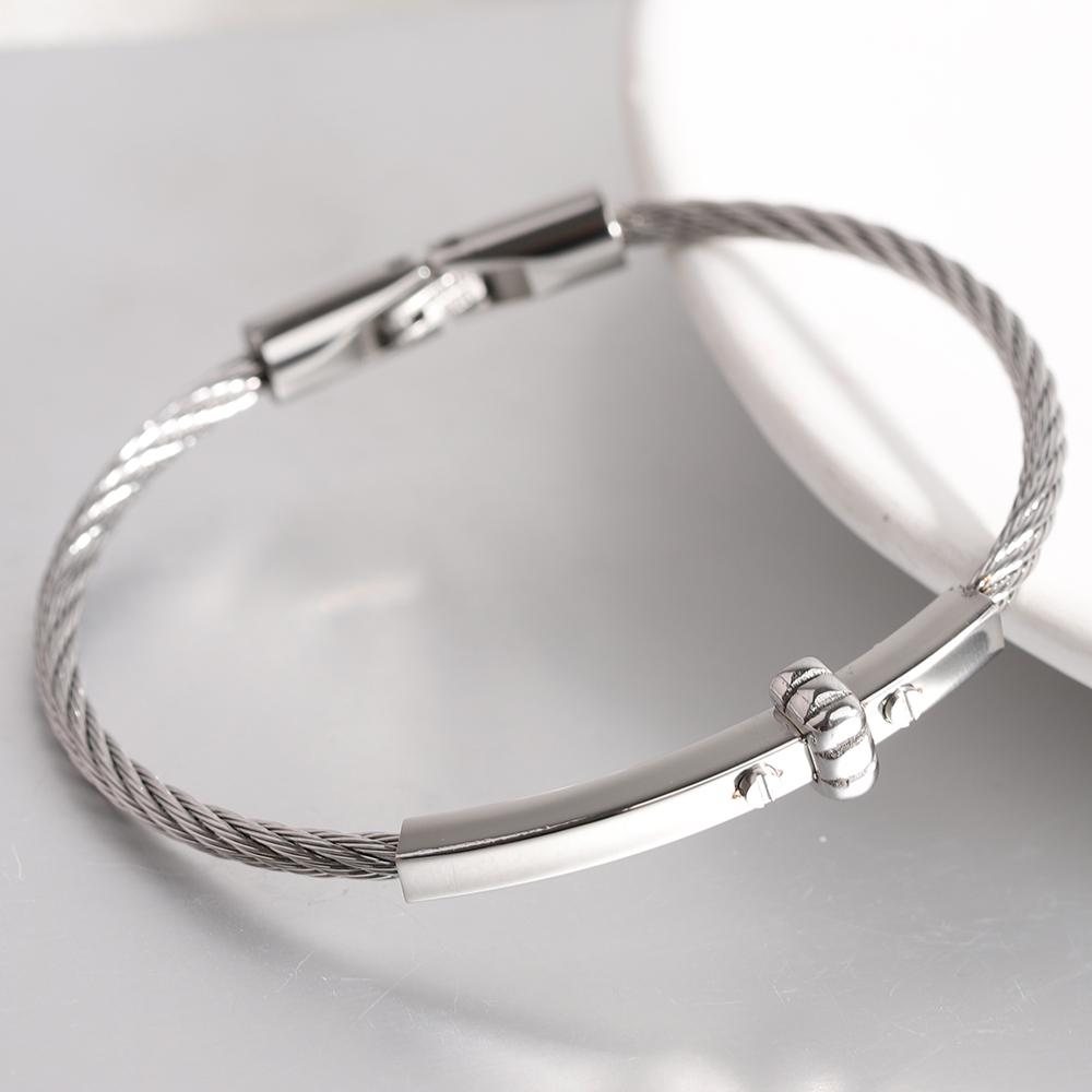 Trendiges geflochtenes Drahtarmband mit Metallsteg-Akzent Langlebiger magnetischer Verschluss Schmuck für Männer & Frauen