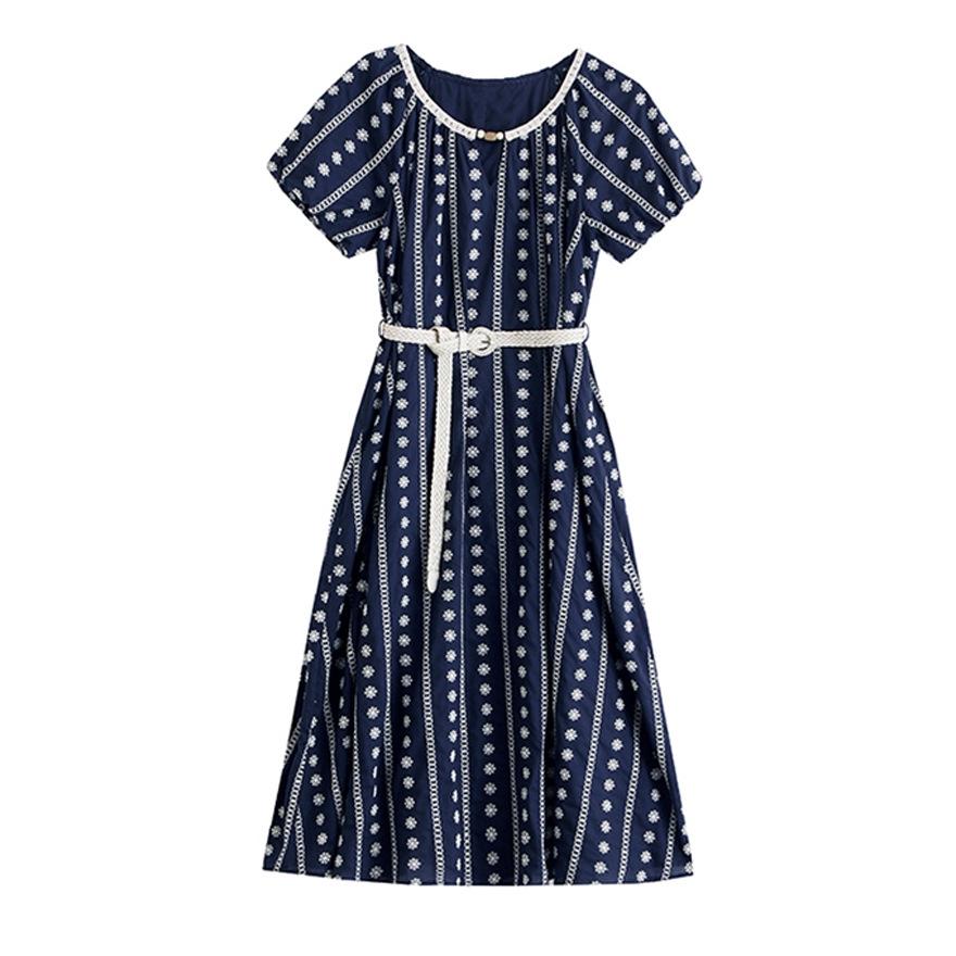 The new summer dress is super beautiful, unique and beautiful, and the temperament is waist-closed embroidered skirt.