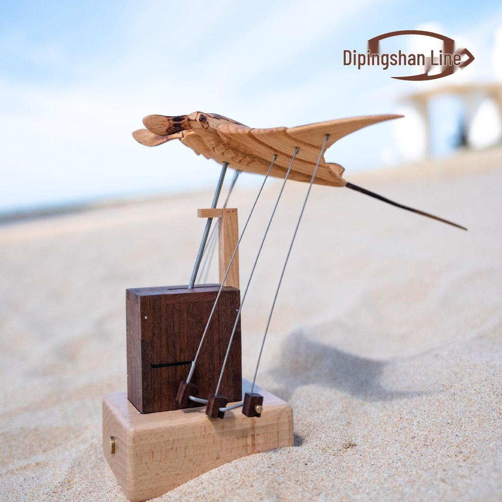 Wooden Manta Ray Dynamic Sculpture Desktop Ornament
