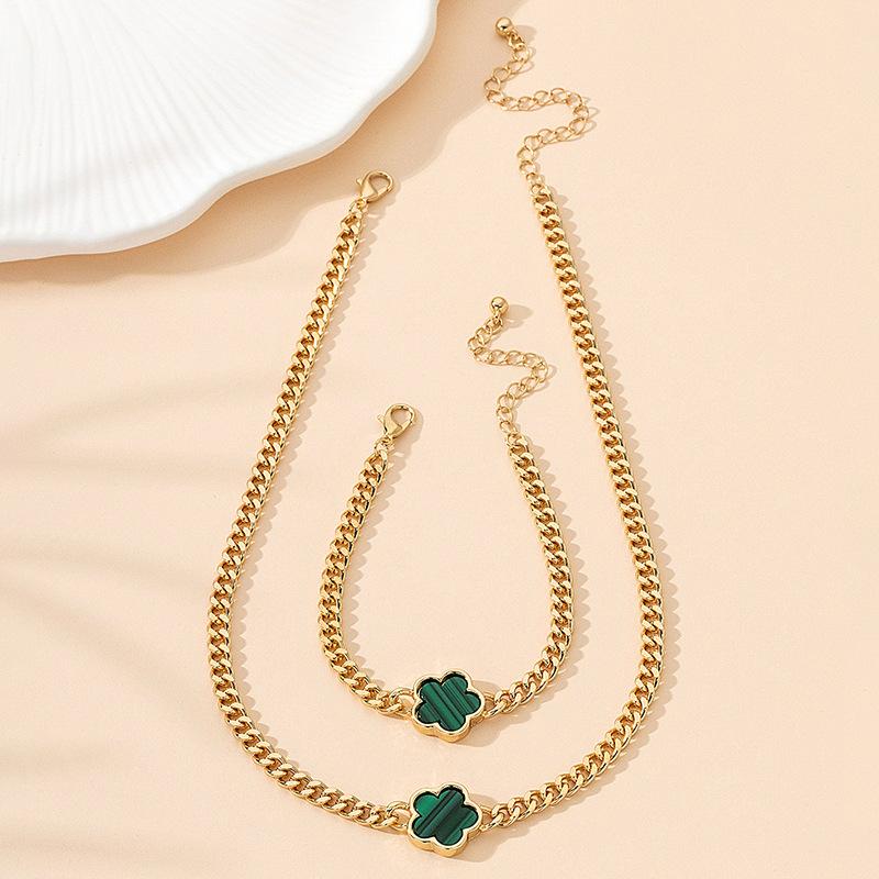 Nuovo Set Collana con Ciondolo a Fiore a Cinque Petali Portafortuna Multicolore più Venduto e Bracciale per Donna Regalo Gioielli Trendy Set Gioielli per Feste