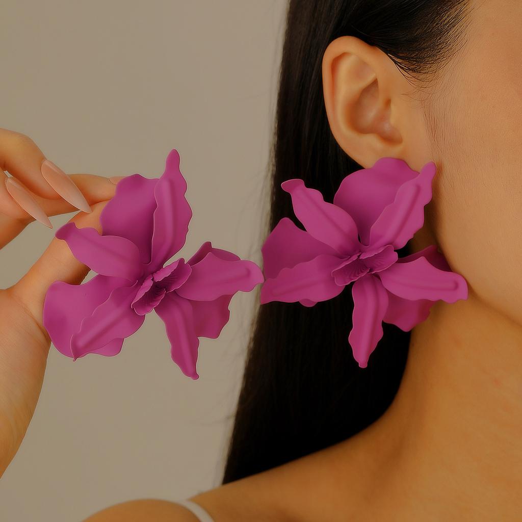 Modă 2026 cercei exagerați tridimensionali geometrici cu pliuri și flori pictate, potriviți pentru ținute stradale, petreceri, vacanțe