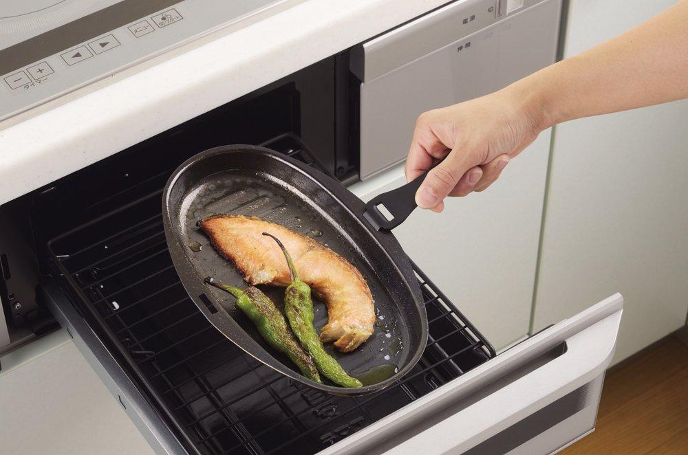 Pearl Metal Easy Cooking Iron Grill Pan with Lid and Handle, Oval, 25 X 13 Cm, Wave Pattern, Made In Japan, HB-1953