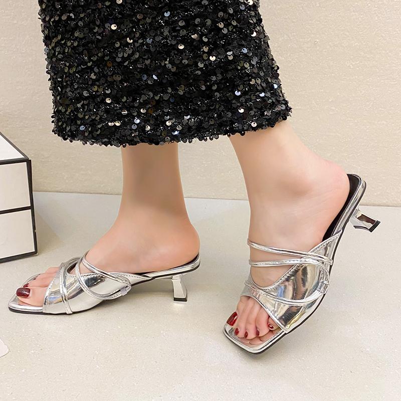 Women's Low Heel Sandals 2024 New Summer Fashion Open Toe Slippers Womens Outdoor Cross Narrow Strap Solid Color Simple Slippers