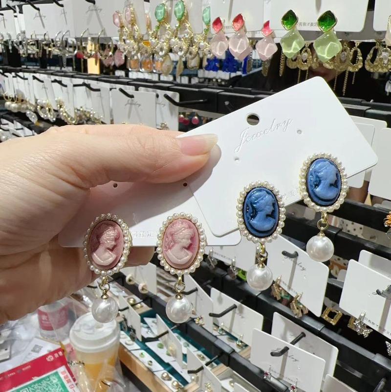 Vintage Palace Style Blue Cameo Portraits Head Earrings Retro Temperament Simple Imitation Pearl Silver Needle Earrings Jewelry