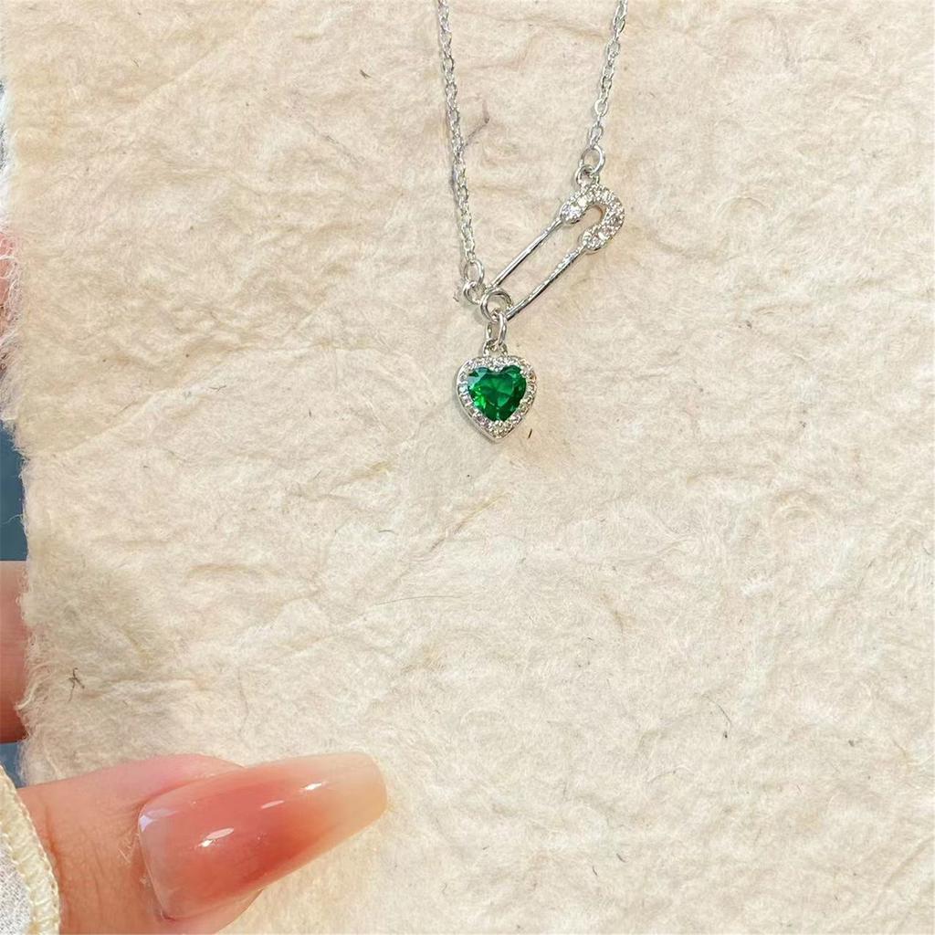 Sicherheitsnadel-Halskette Modische Herzanhänger-Halskette Herz-Hals-Schmuck Perfekt für junges Paar oder enge Freunde