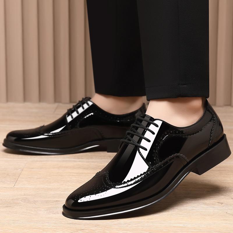 2024 2024 Casual Business Shoes British Style Men Carved Block Dress Shoes Patent Leather Shoes New Shiny Formal Men Lace-Up Shoes