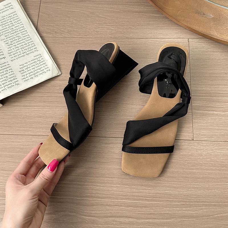 2025 new summer niche design temperament slope heel cool slippers fairy wear one-word high heels sandals