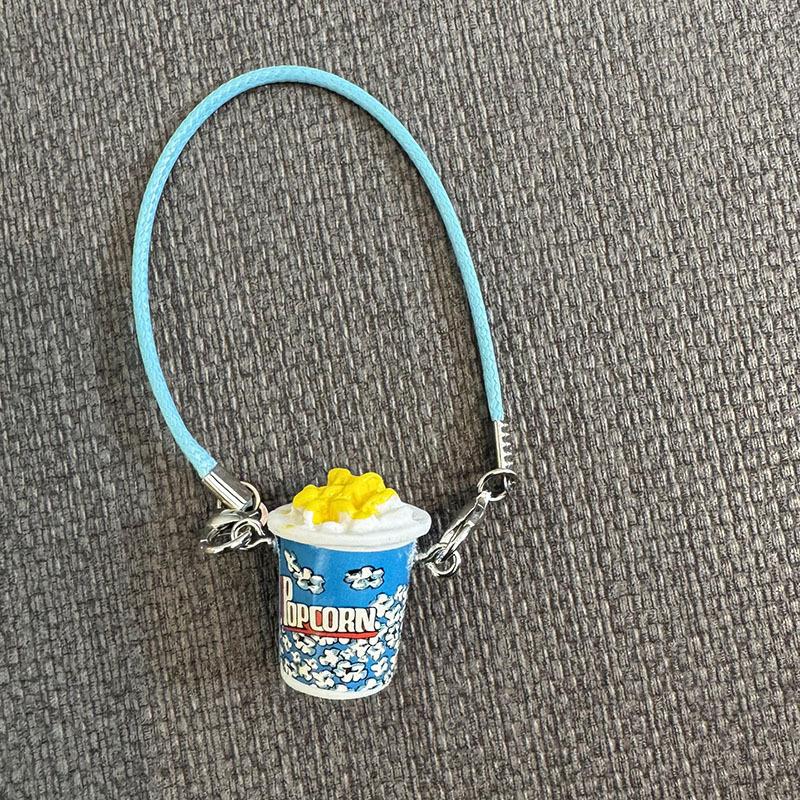 Secchiello per Popcorn in Resina Kawaii Cartone Animato Figure in Miniatura Ciondolo Bambola di Peluche Creativa Carina Accessori Decorazione Collo Giocattolo per Vestire