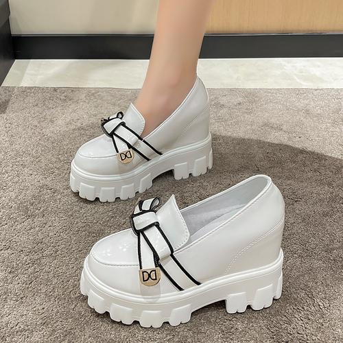 

Модные женские туфли из вулканизированной кожи, кроссовки на платформе, каблук-танкетка 10 см, бант, женская повседневная обувь 2024 года, весна-лето, массивные кожаные туфли 34 белый