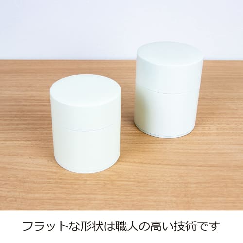 Nichi Nichi Dougu Tea Caddy, Lacquered Flat Can, 200g, Steel, Made in Japan, Eggshell White