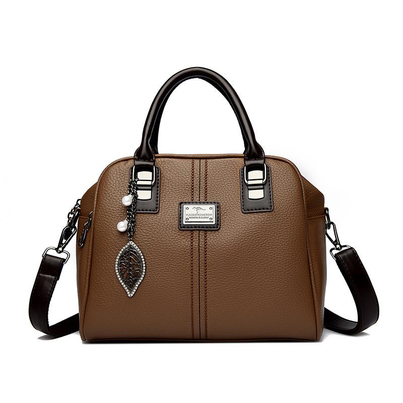 The Crossbody Bag Is Fashionable and Elegant. It Is A Single-shoulder Handbag for Women