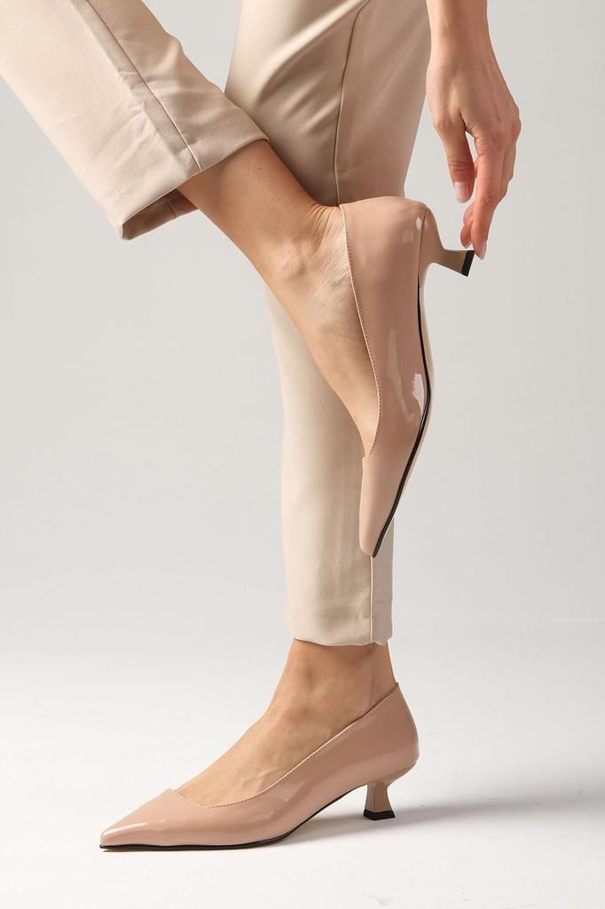 Damenmode-Klassiker-High-Heels-Carmen-rote Lackleder-Schuhe mit niedrigem Absatz