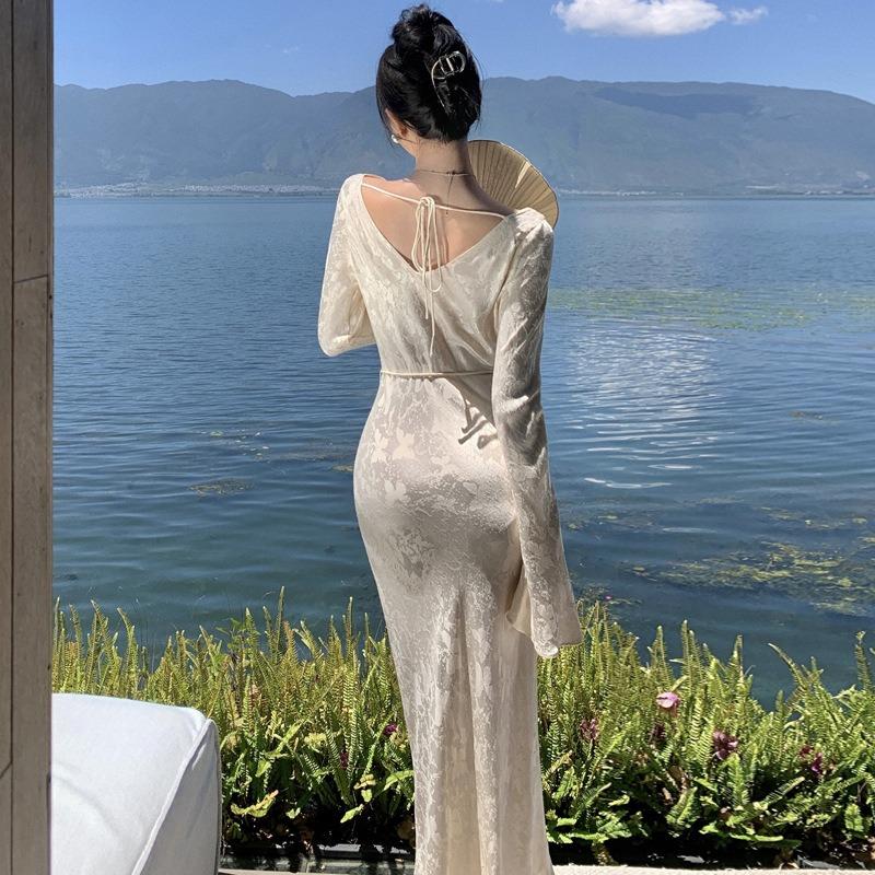 New Chinese Dress Jacquard Swinging Collar Long Sleeves High-end Femininity Slim Waist Hanging Feeling Hip-wrapped Long Skirt