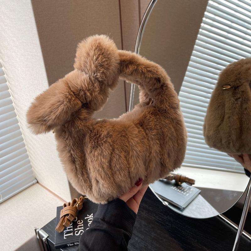 

Outer single wool bag women s autumn and winter new furry bag fashion pleated cloud bag versatile plush tote bag коричневий