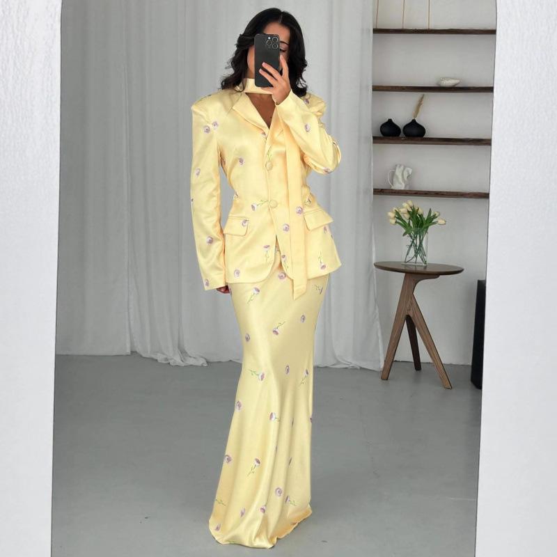 Autumn and Winter New Casual Design Sense Loose Straps Fashion Temperament Printed Blazer Long Skirt Set