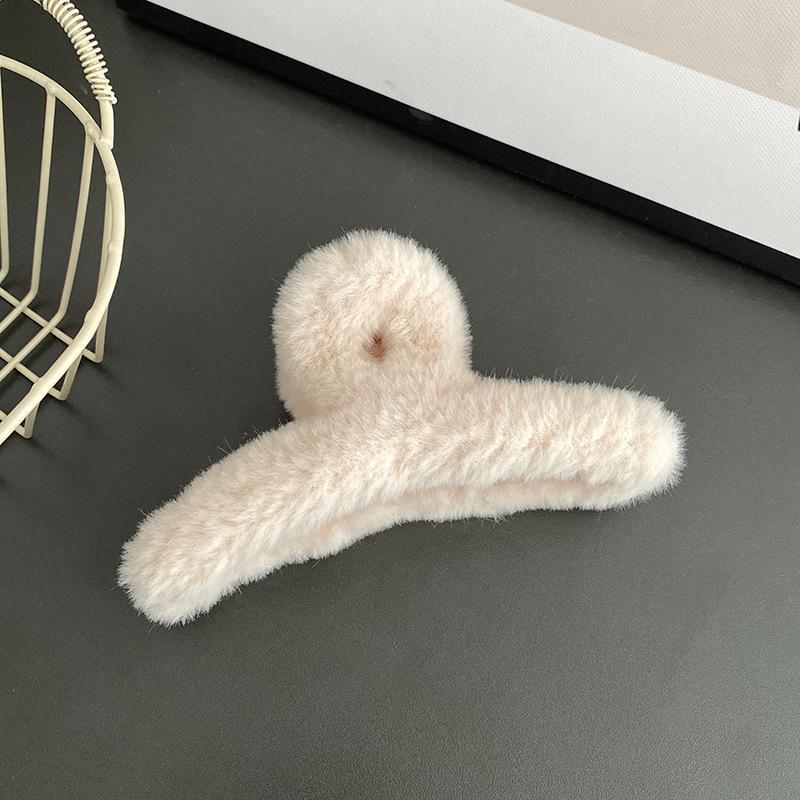 

Soft Large Trendy Plush Hair Claw Clip Ideal For Fashionable Women 2023 In Cream12.8cm