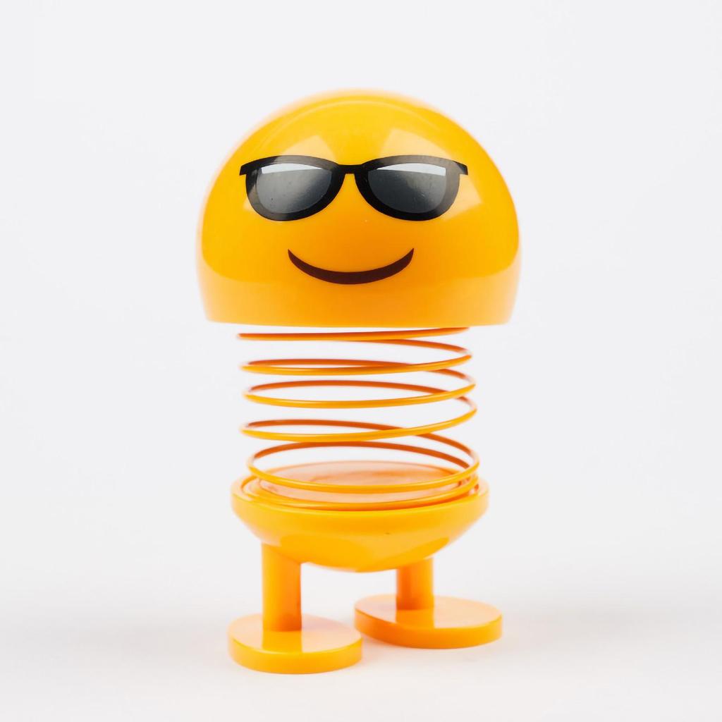 Zabawka z potrząsaną głową na wiosnę Urocza buźka Lalka emocji do samochodu Dekoracja wnętrza na deskę rozdzielczą samochodu