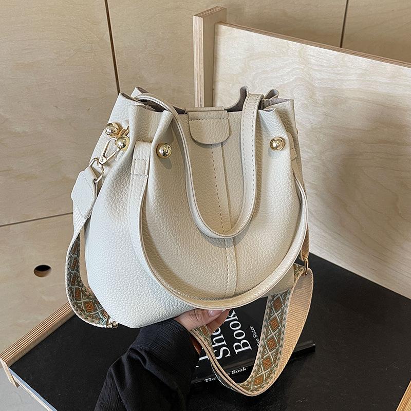 Korean High-End Versatile Bucket Bag, Spring/Summer 2026 Edition: Wide Strap Single Shoulder Crossbody Women's Handbag