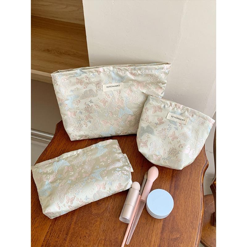 Vintage Makeup Bag Dark Red Floral Jacquard Fabric Cosmetic Pouch Women's Zip Square Clutch Handbag for Toiletries Storage