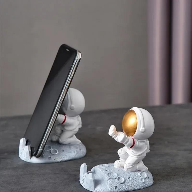 Kontorsbordsdekoration Nordisk stil Astronauter Mobiltelefonställ Hållare Ornament Harts Rymdman Fäste Leksaker Gåva