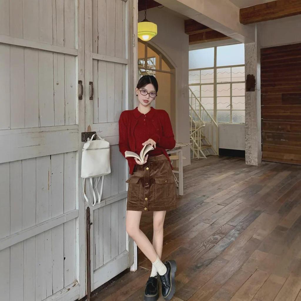 Cardigan Tricoté Rouge Deux Pièces pour Femme & Chemise de Fond Brodée - Style Rétro Automne