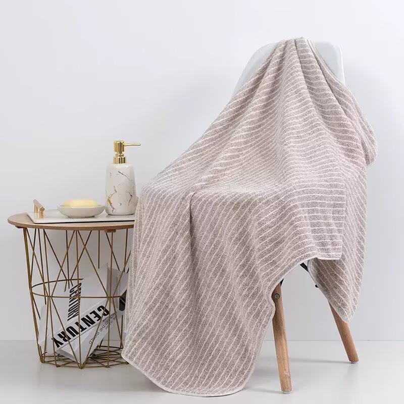 

Полотенце для ванной из полосатого кораллового флиса - Супервпитывающее, быстросохнущее, мягкое и прочное, серое с розовыми и белыми полосками, подходит для пляжа, дома или использования на открытом воздухе 35*75CM дубильная кора