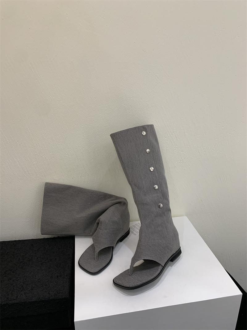 

Simple design touching character cool slippers women s 2025 summer new outer wear skirt three wear medium heel pinch foot cool boots 39