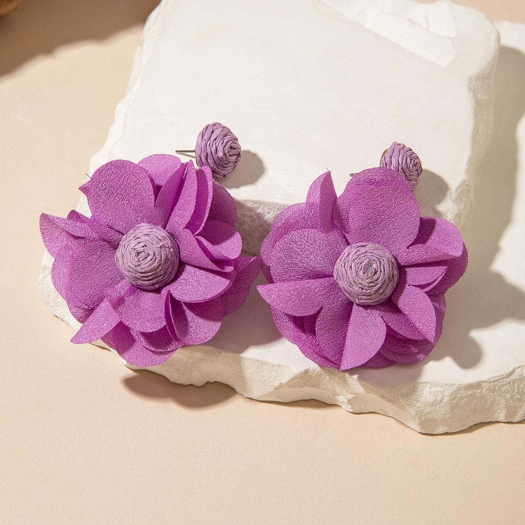 Exquisite temperament flower earrings, geometric exaggerated matte stud earrings