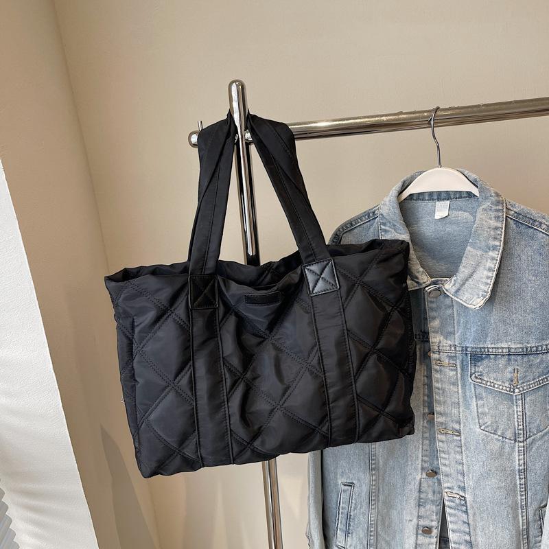 Simple and Versatile Diamond-shaped Bag, Trendy Women's Bag, Fashionable and Casual Hand-held Crossbody Bag, Large-capacity Tote Bag