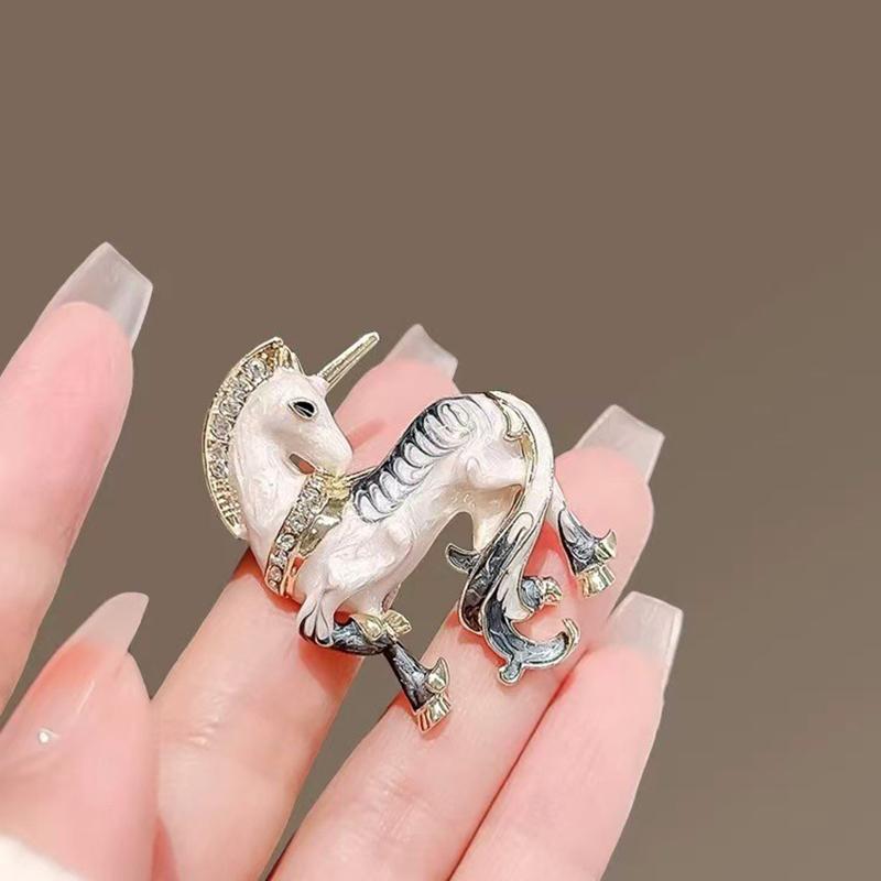 Lucky Horse Brooch Luxurious Alloy Brooch For Clothing Unicorn Brooch Pin Comfortable For Suits Scarves Formal Occasions