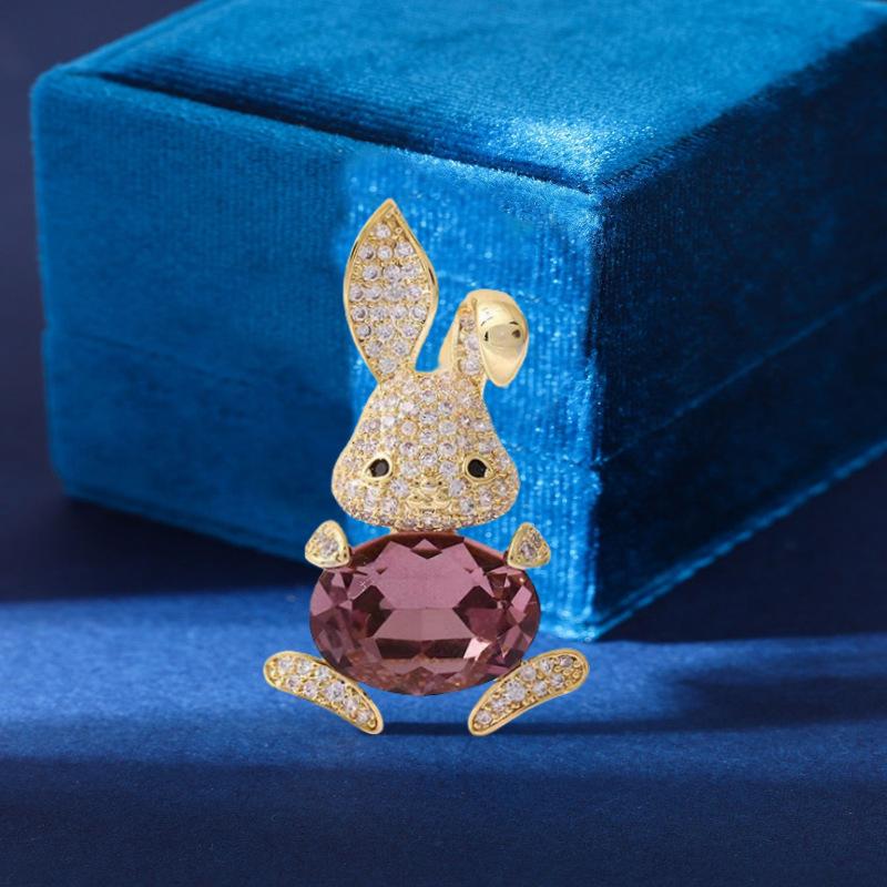 

Милая и милая брошь-зайчик для женщин, высококачественный кристалл, циркон, зодиакальный кролик, костюм, булавка, аксессуары Electroplated real gold фиолетовый