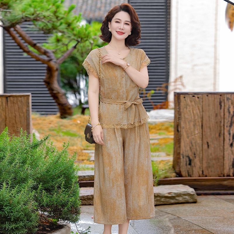 

Mom s Elegant Summer Fashion: Slimming Top & Wide-Leg Pants Set for Middle-aged Women 3XL (recommended for 125-140 kg) хаки