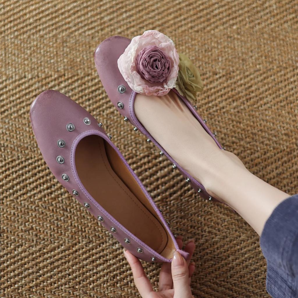Fashion Fashion Flat Shoes for Women Spring Autumn Rivets Flower Shallow Rivets 2025 New Round Toe Inward Height Increasing Ladies Shoes