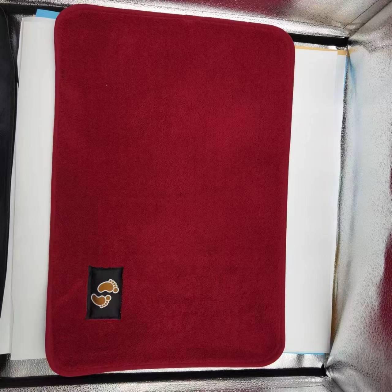 

Потовщені нековзні абсорбуючі килимки для ванної кімнати - водонепроникні та брудостійкі килимки для дверей та ніг унітазу. 50x80 cm вина червоного кольору