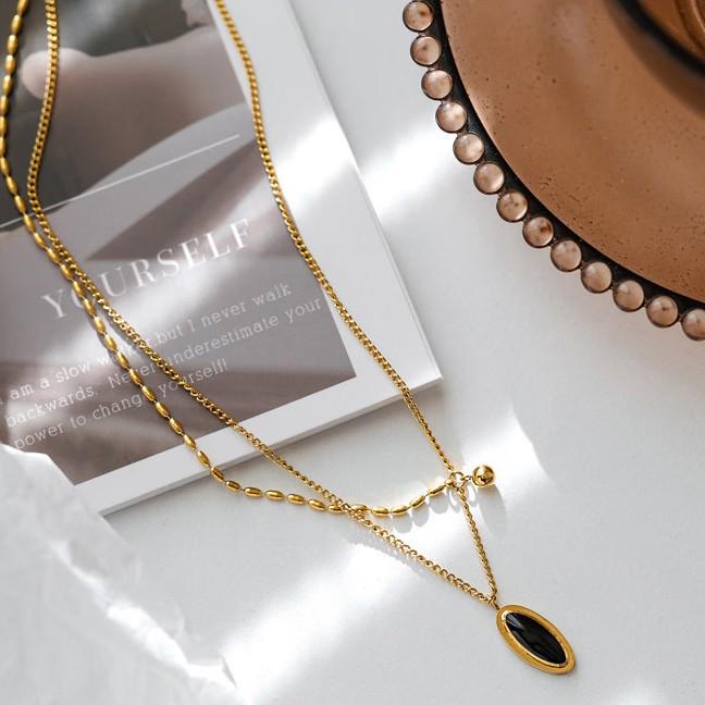 French Retro Two-Layer Black Oval Necklace: Women's Titanium Steel Clavicle Chain, Fade-Resistant Design.