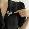 Retro Metal Heart-shaped Double Horse Diamond Studded Brooch Versatile Animal Lapel Pins Clothing Corsage Jewelry Accessories