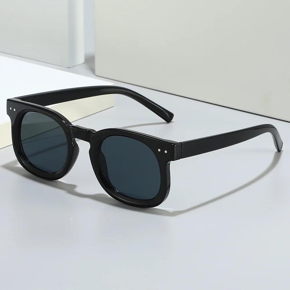  Retro Small Square Sunglasses Women Fashion Gradient Gray Tea Shades UV400 Men Rivets Trending Punk Sun Glasses