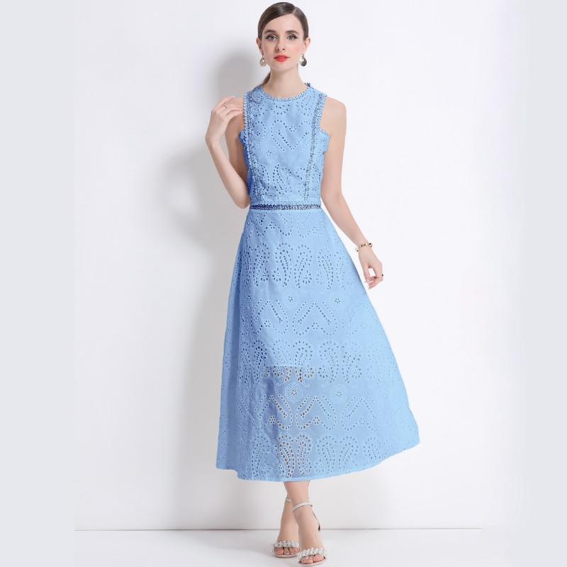 

Летний женский роскошный комплект из двух предметов с бисером, бриллиантами и вышивкой: топ-блузка без рукавов и длинная юбка макси с эластичной талией. XXL синий