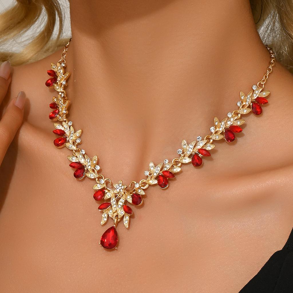 Domstolsmiddagsklänning Accessoarer Halsband Mode Högt Värde Personlighet Temperament Ljus Lyx Högt Värde Dam Nyckelbenskedja