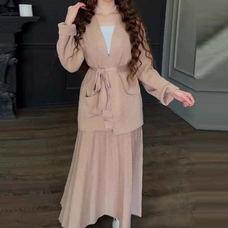 

Комплект из кардигана с V-образным вырезом и удобной юбки миди на весну 2025 года для женщин L