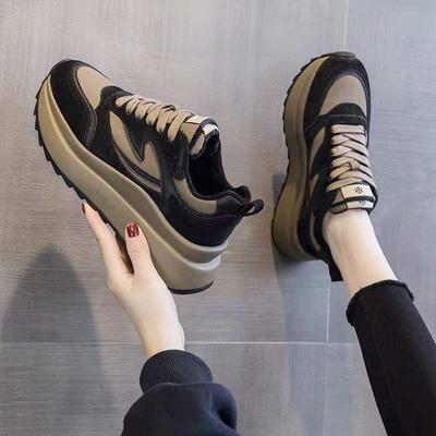 Scarpe del papà 2025 autunno e inverno nuovo stile super popolari per studenti snellenti scarpe sportive e per il tempo libero scarpa singola