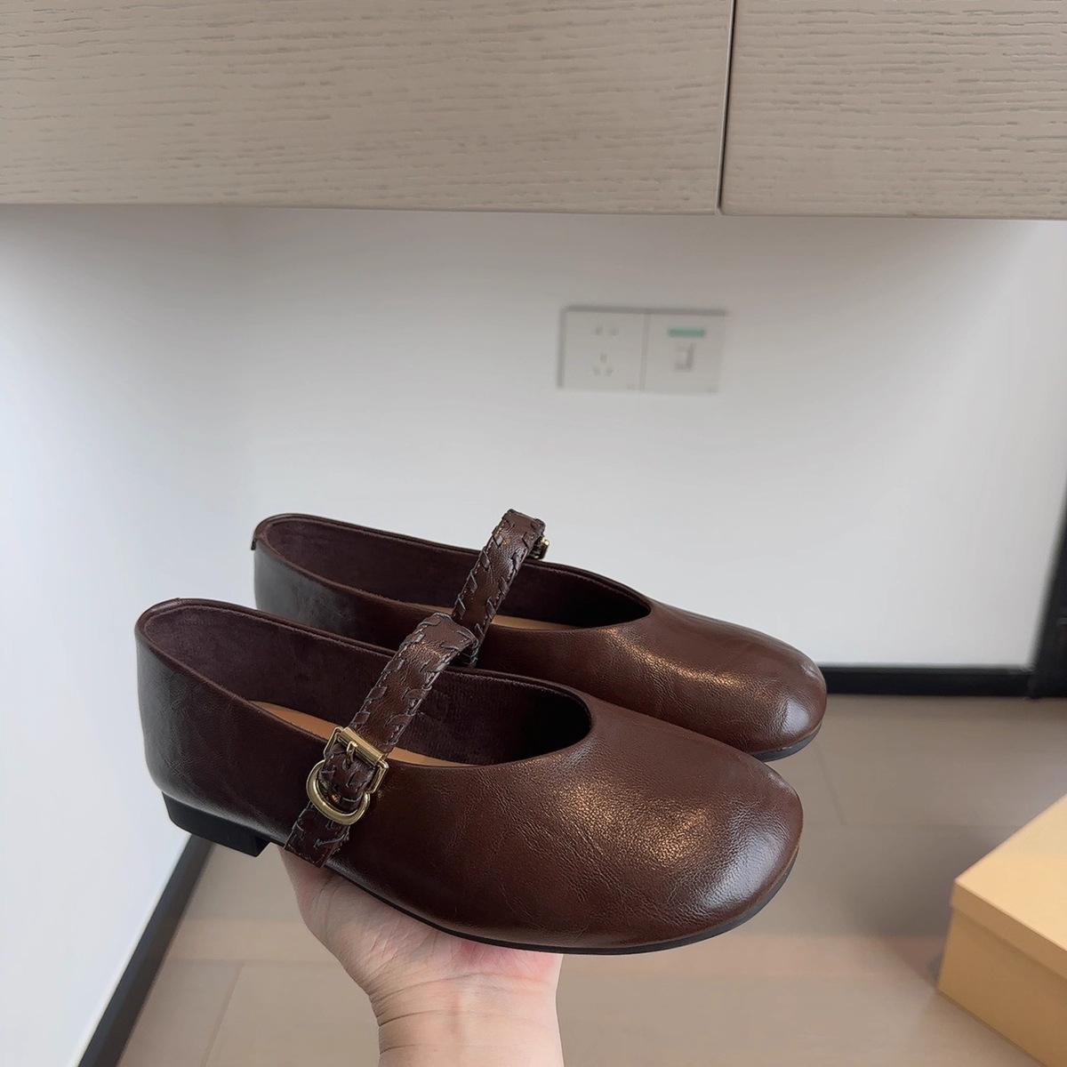 

Shallow mouth with Mary Jane shoes women s new retro versatile skirt flat-soled small leather shoes 40 коричневый