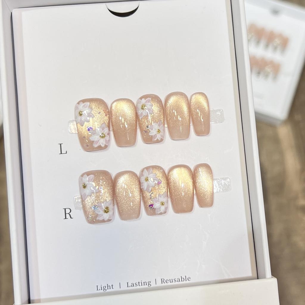 Hand-woven Armor High-end Simple Glass Bead Cat Eye Hand-painted Flower Cute Nail Art Daily Short Style