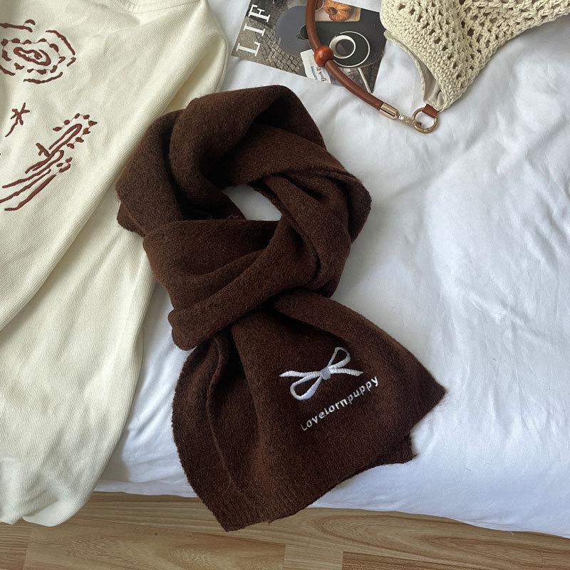 

Вышитый бант вязаный шарф женский однотонный мягкий восковой теплый утолщенный студенческий шарф Tide темно-коричневого