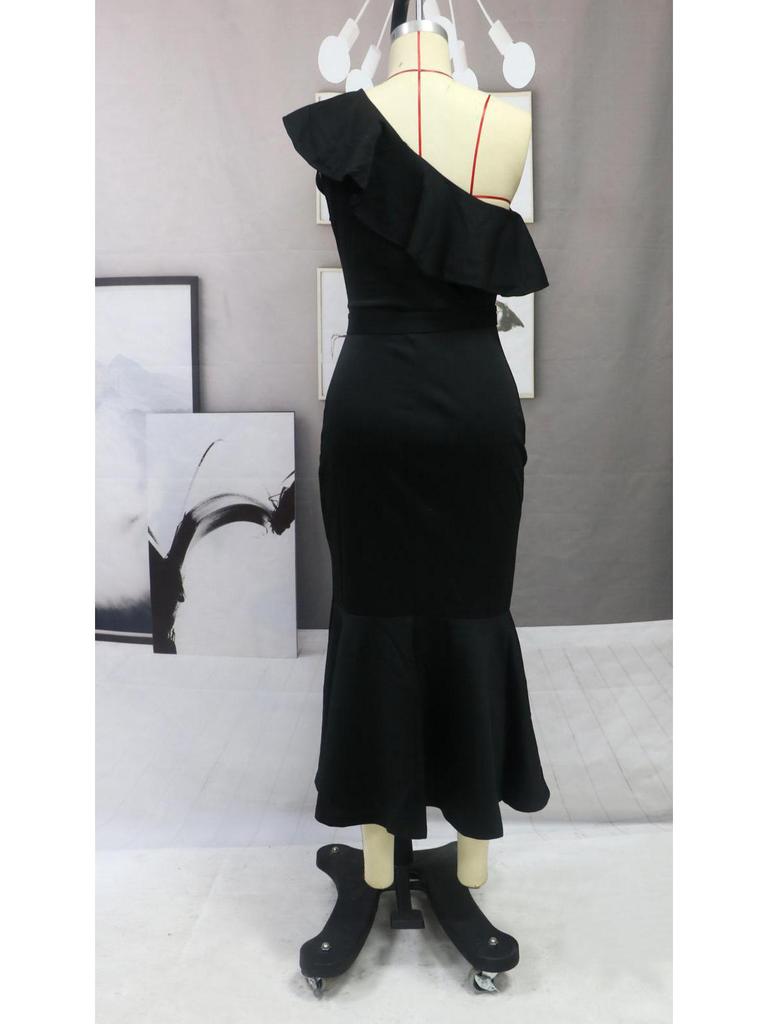 Black One-Shoulder Mid-Length Dress with Waist-Cut Design