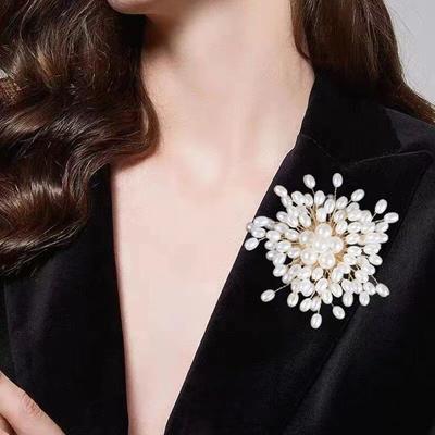 High-end Pearl Woven Flower Brooch - An Elegant, Premium, Niche-style Hair Accessory Pin.