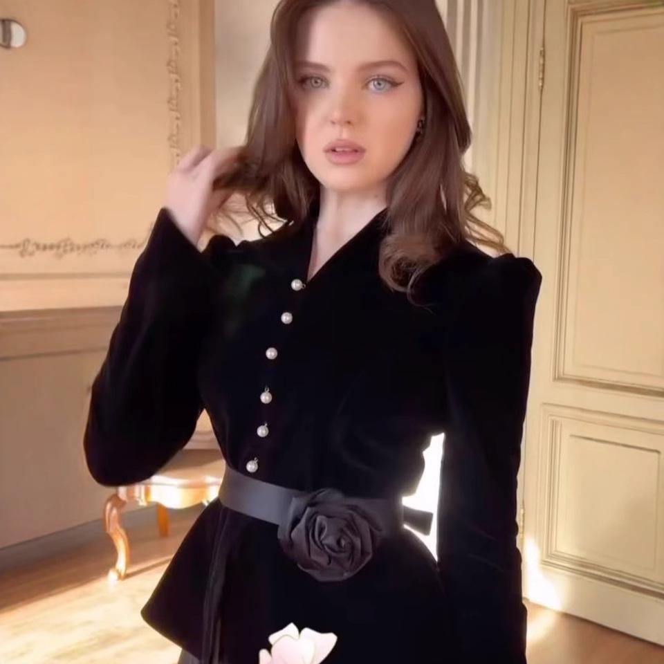 

Осеннее платье 2024 года с бантом в стиле французской Хепберн - Коллекция легкой роскоши XXL чёрный